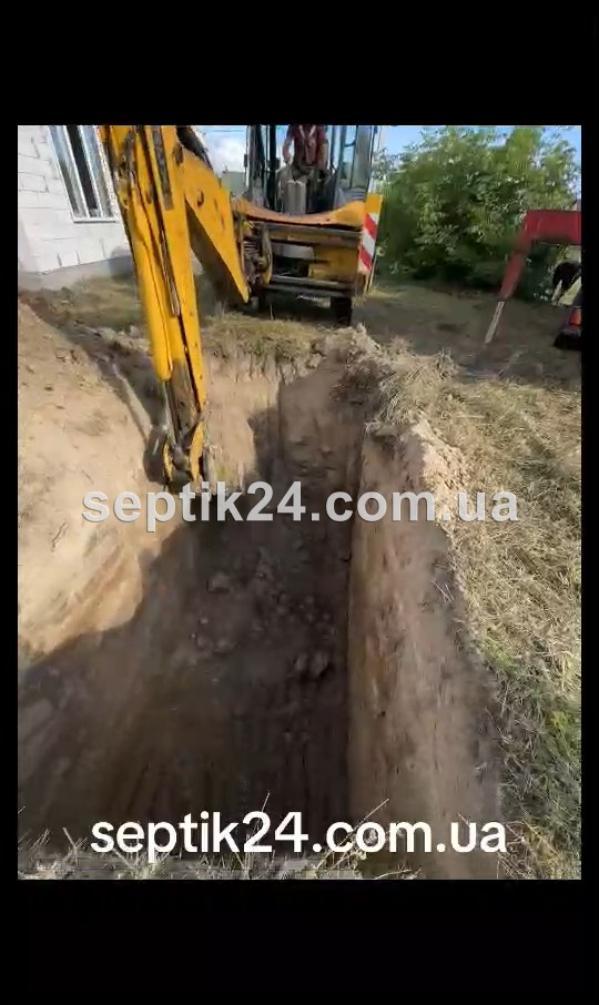 Монтаж першої камери септика з бетонних кілець